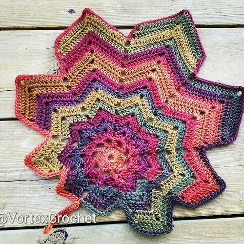 Autumn Leaf free crochet pattern