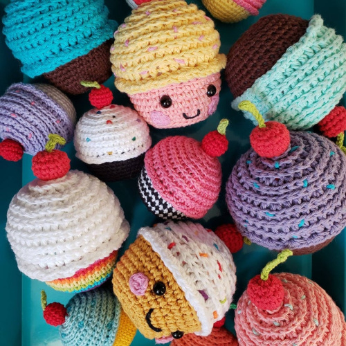 cupcake with cherry crochet pattern